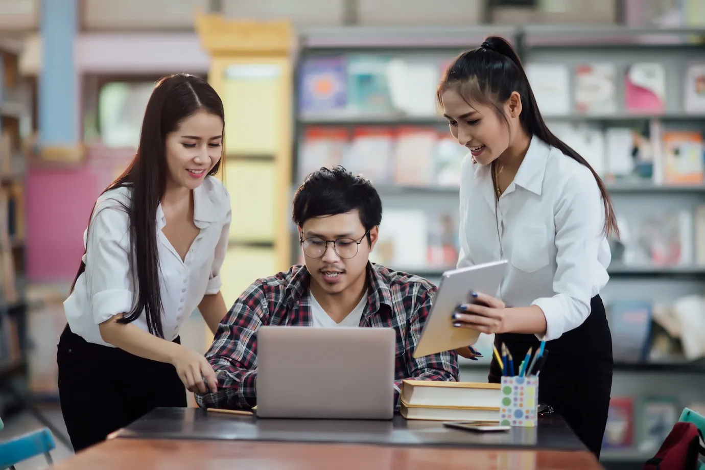 young-students-learning-library